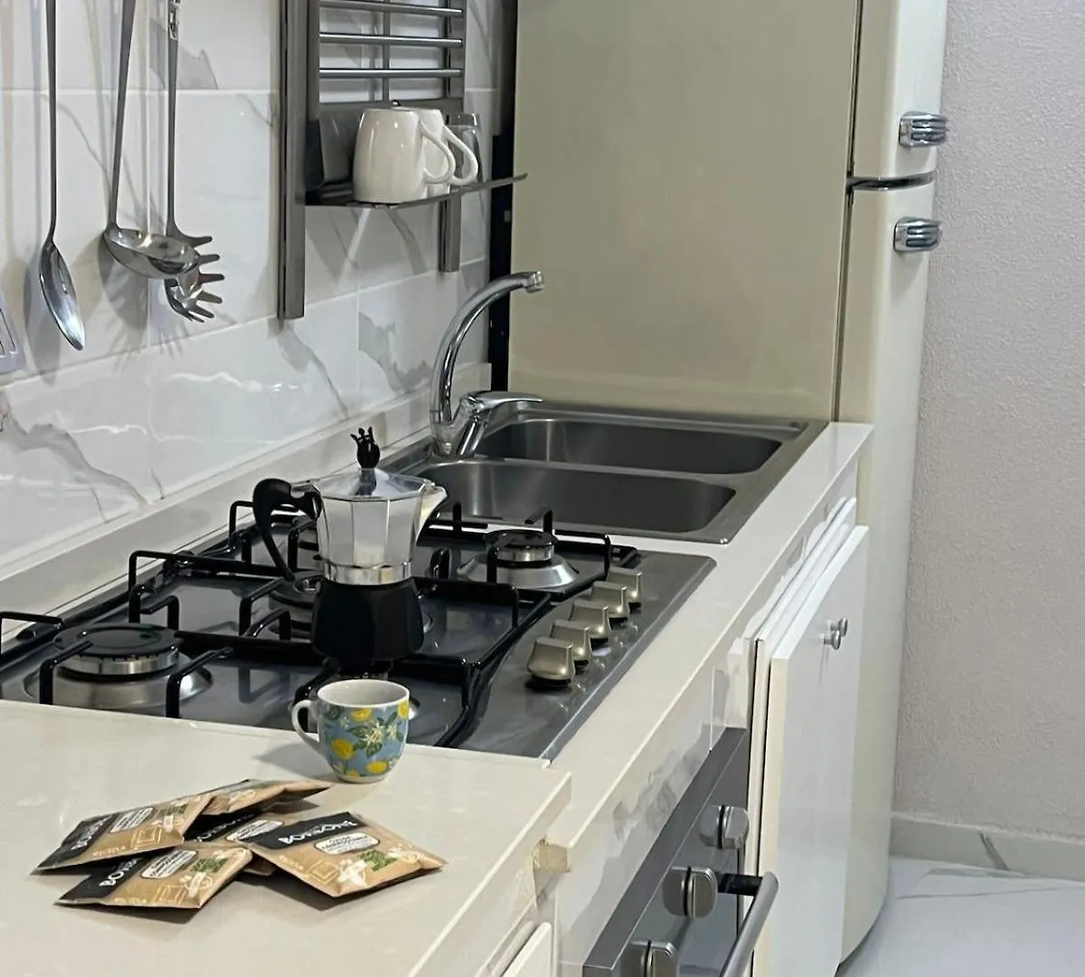 Apartment Montesilvano 3 In Rione Sanita Naples